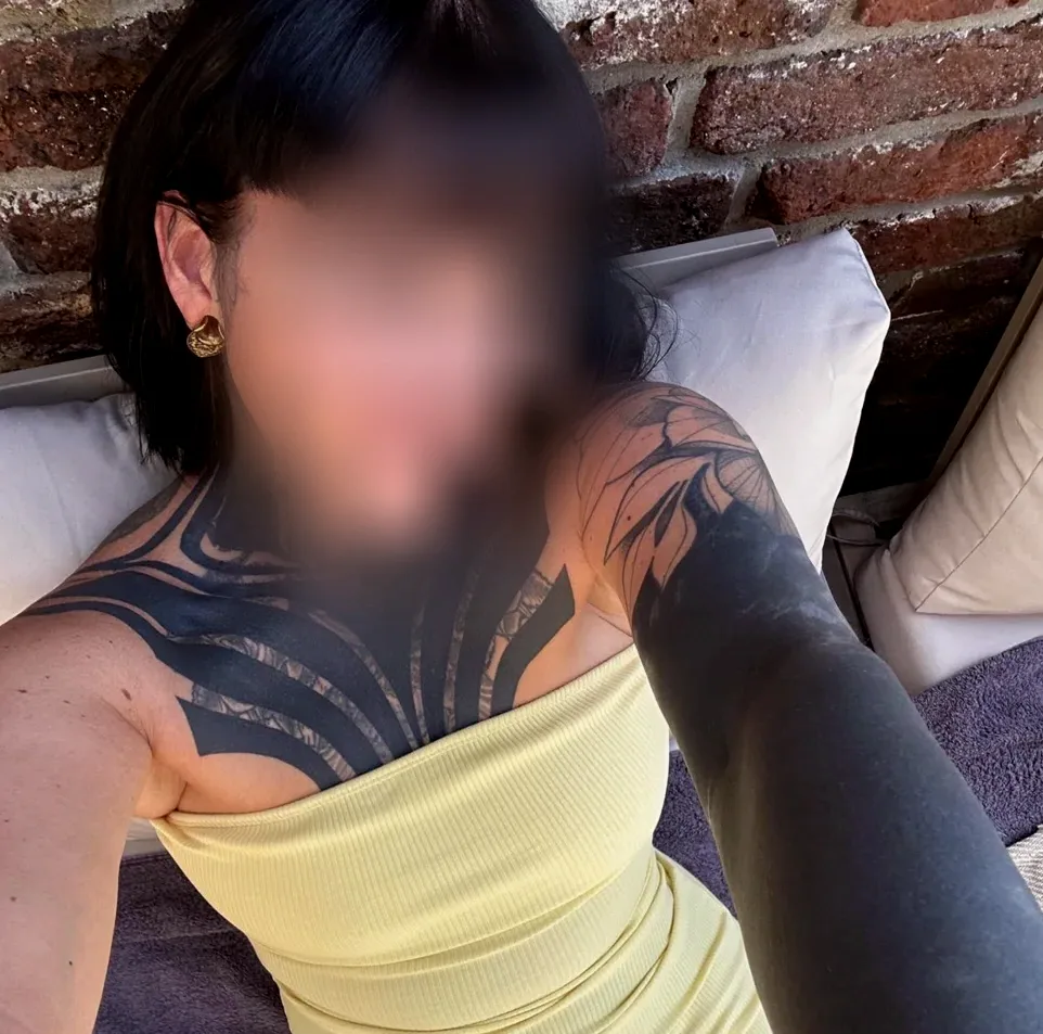Amara, 35