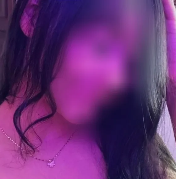 Ayesha, 19