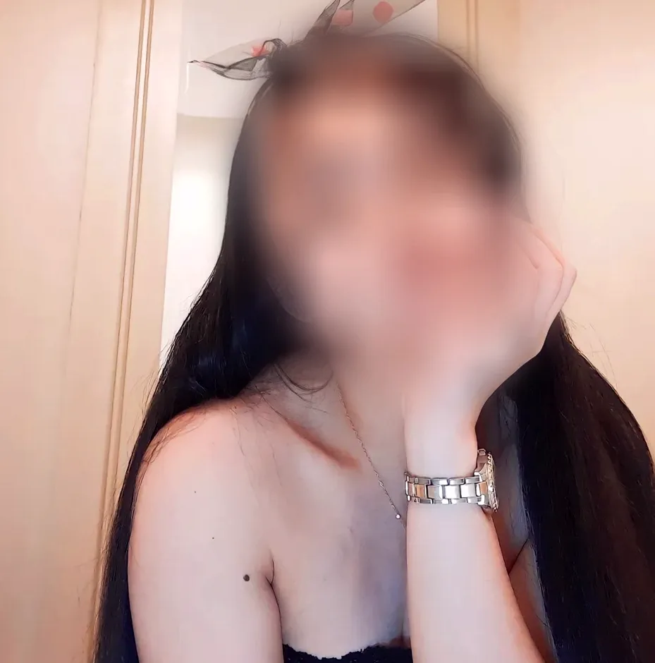 Dina, 32