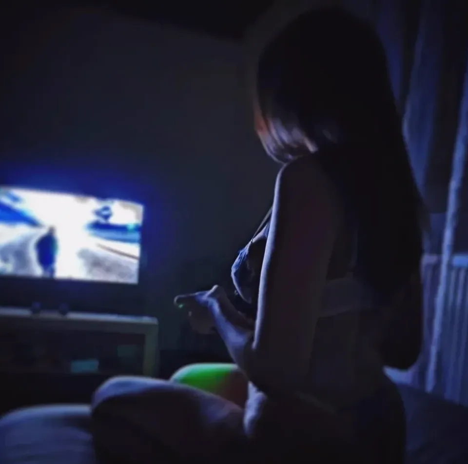Julia, 25