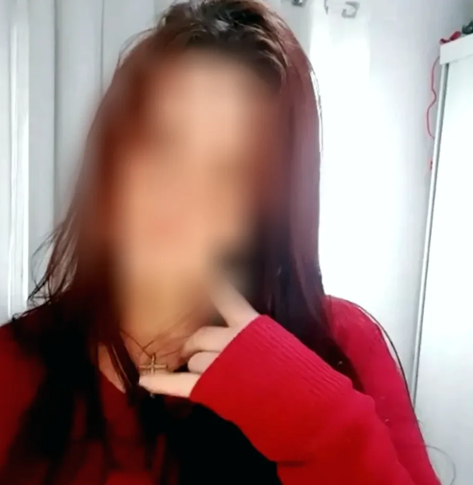 Lara, 35
