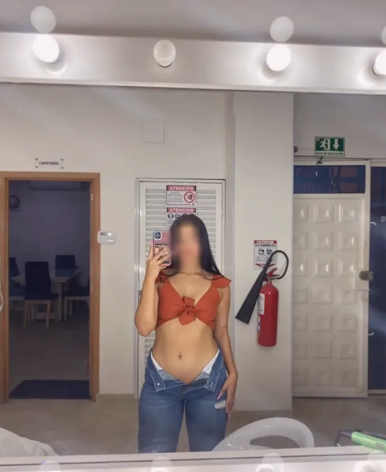 Olivia, 22