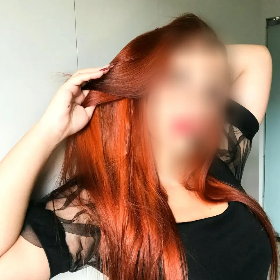Samantha, 32