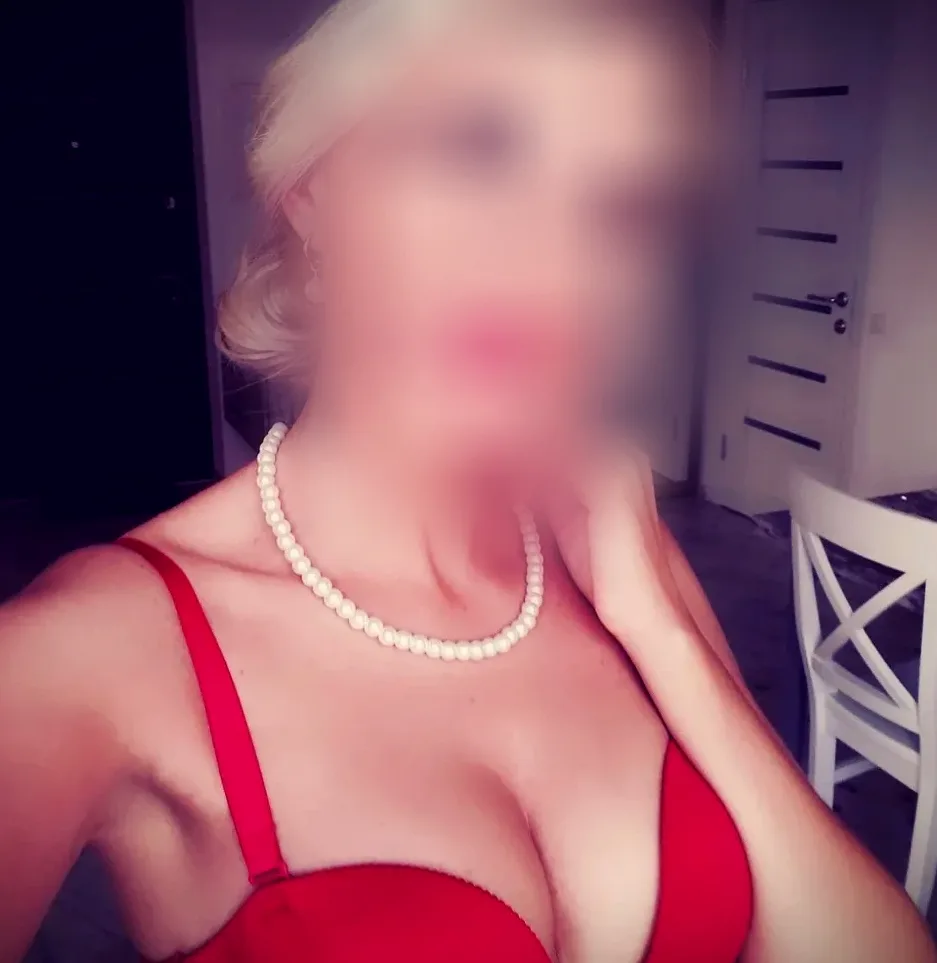 Sinead, 36